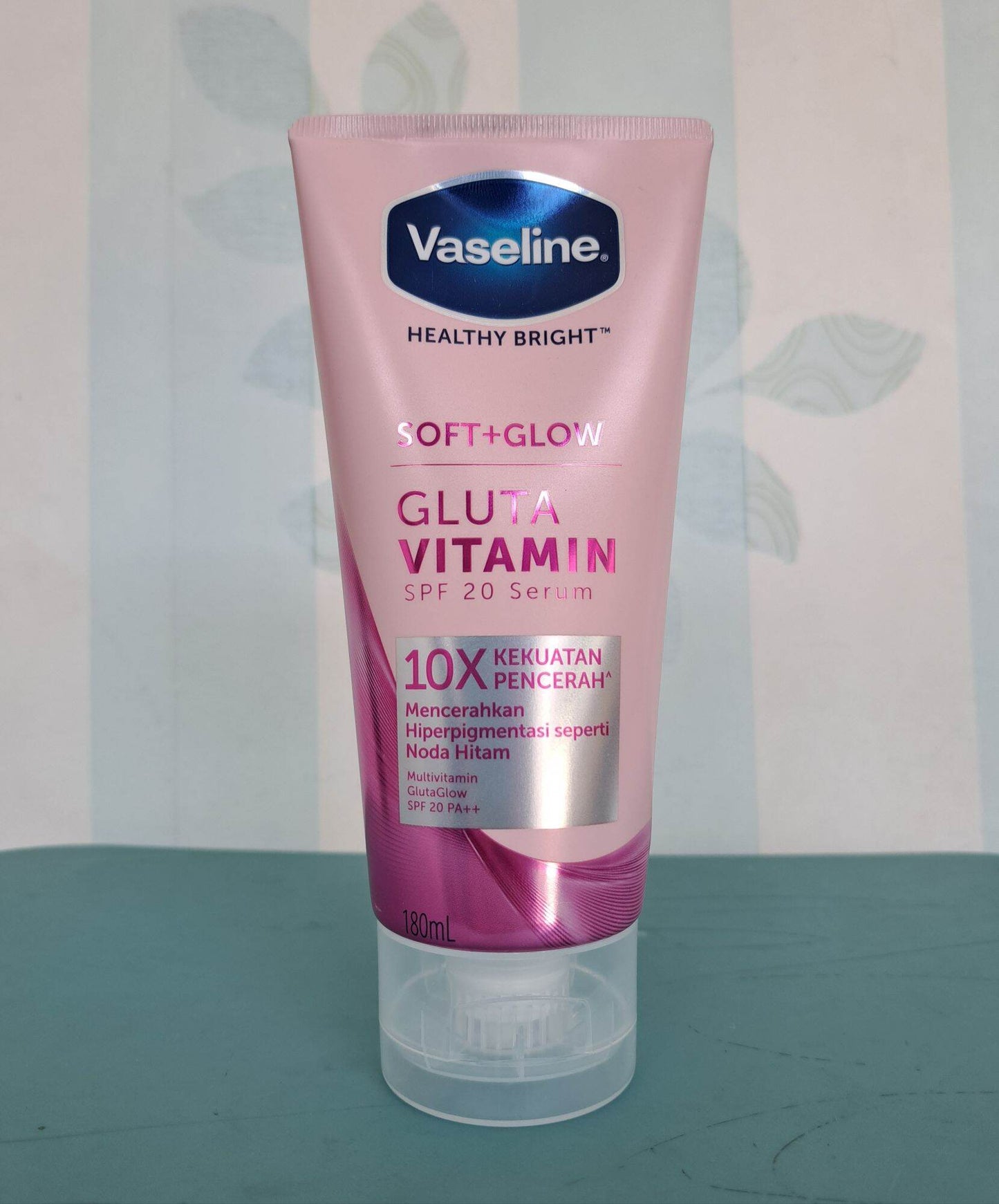 Vaseline Soft Glow Gluta Vitamin SPF 20 Body Serum 180ml